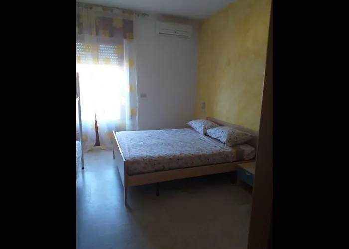 Bright Quadruple A Stone Throw From The Sea Panzió 3*