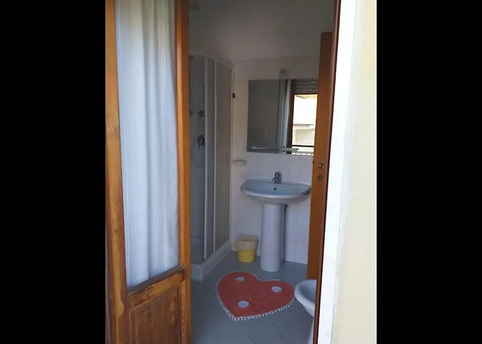 Panzió Bright Quadruple A Stone Throw From The Sea Pineto